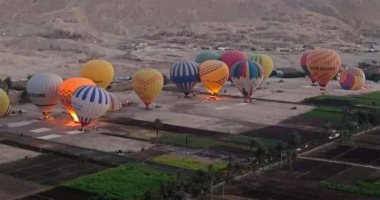 تحليق 72 رحلة بالون طائر تقل 1613 سائحا من حول العالم فى سماء الأقصر